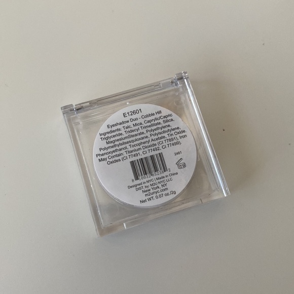 M2Ü nyc Eyeshadow Duo in Cobble Hill - Picture 3 of 4